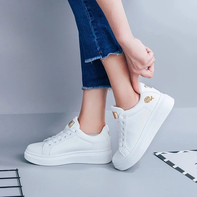 Tenis Feminino 2023 Small White Shoes Women Sneakers Sports Casual Flat Skateboarding Shoes Lace-Up Leather Girls Walking Shoe