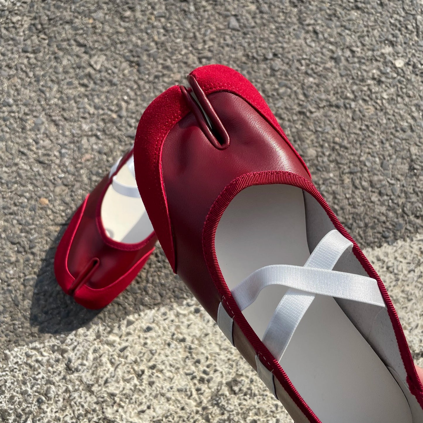 Black Silver Red Yellow Tabi Sneakers Balletcore Flats Women's Single Shoes Mary Jane Sneakers Luxury Designer Shoes for Women