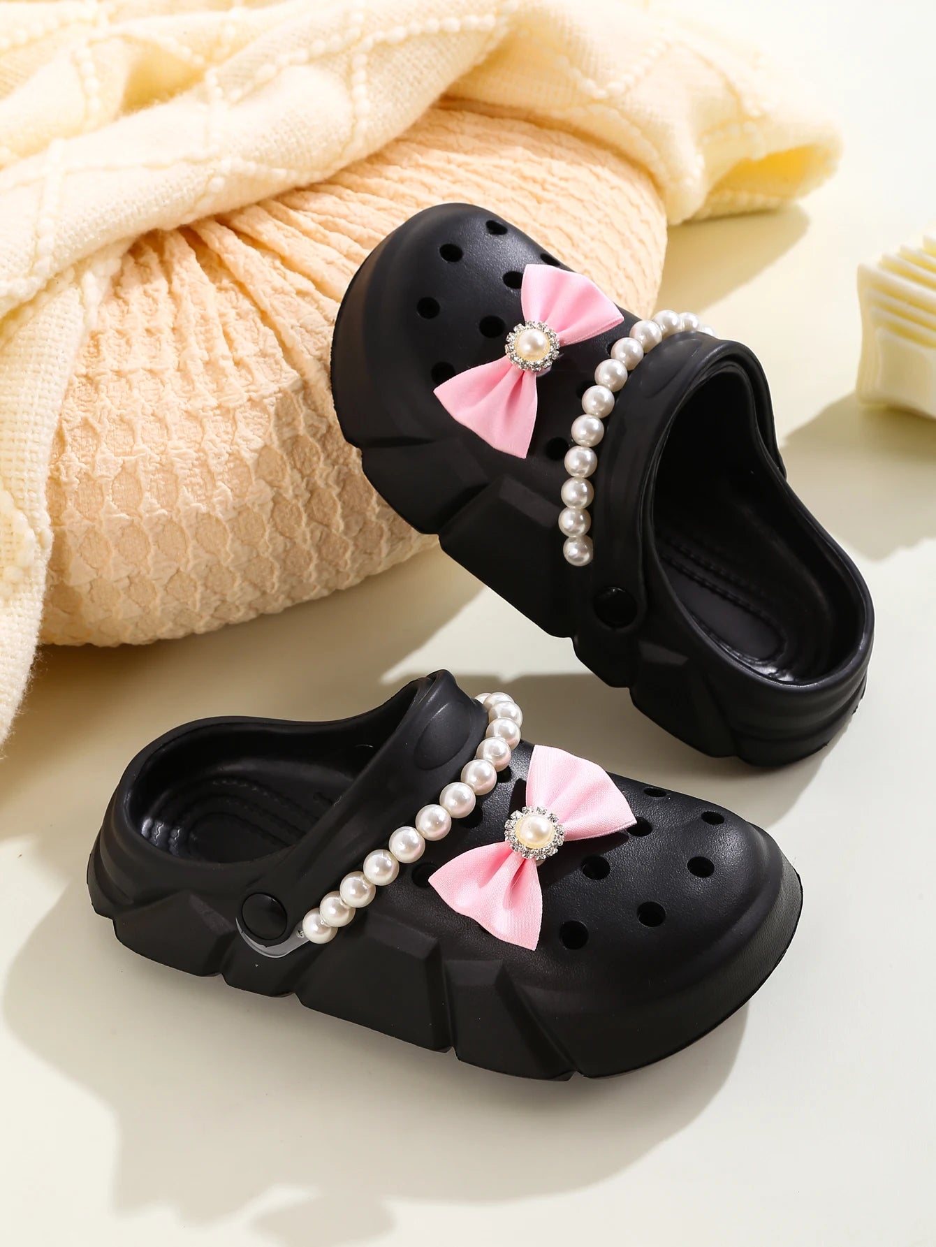 Mädchen-Clogs 2025: Atmungsaktive Schleife-Accessoires - Strand Garden Collection
