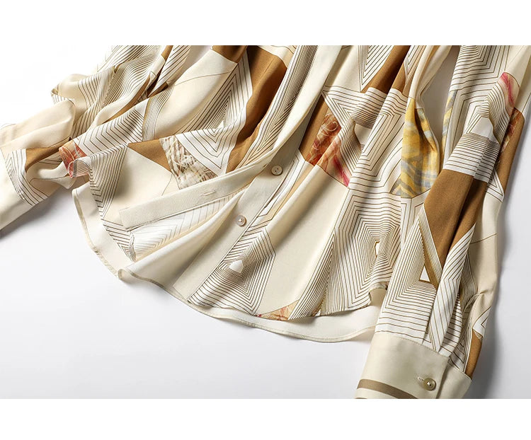 Elegant Style Ladies' Top for Day-to-day and Workplace Graceful Design Women's Blouse with Chic Print and Buttons