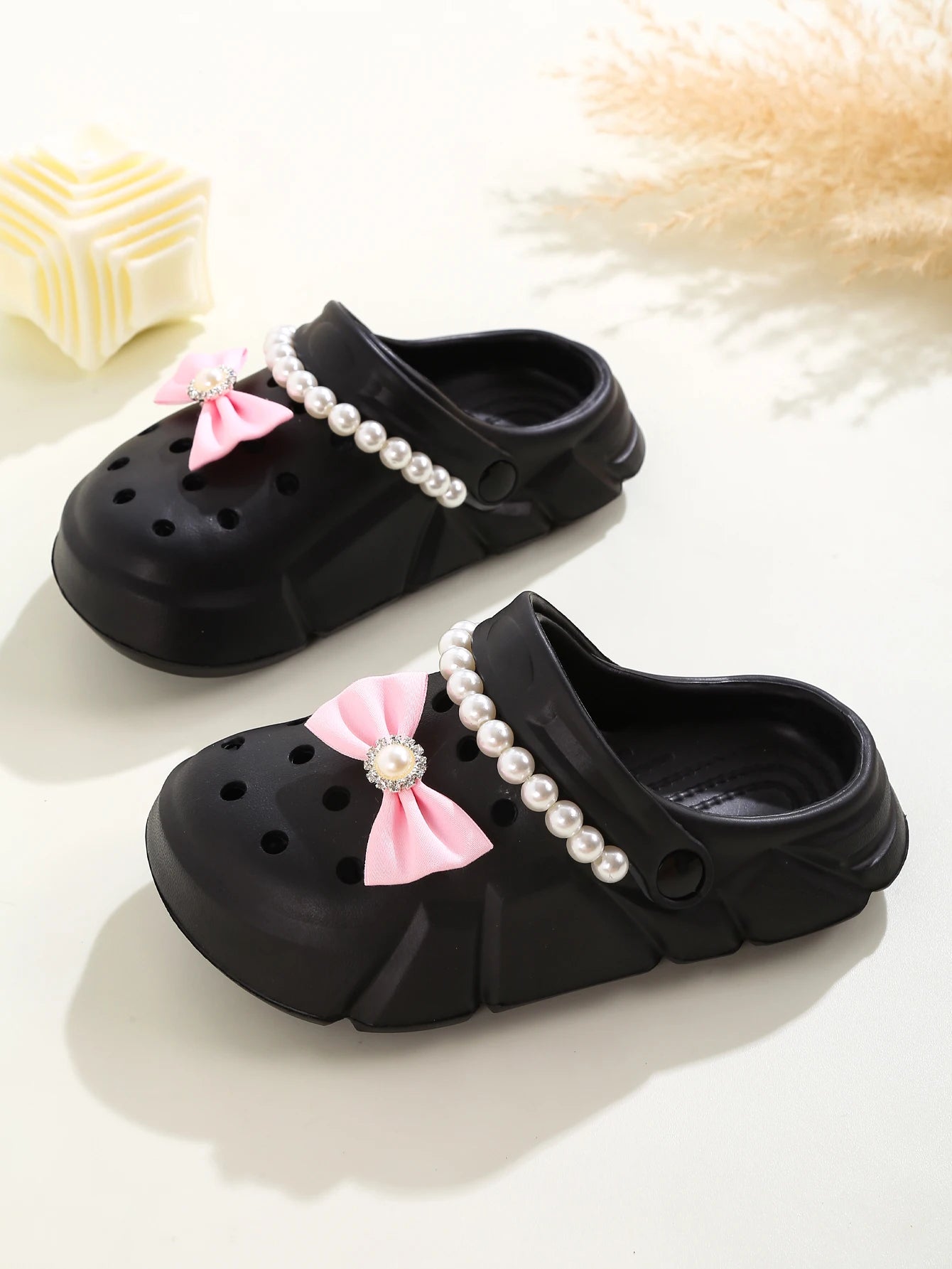 Mädchen-Clogs 2025: Atmungsaktive Schleife-Accessoires - Strand Garden Collection