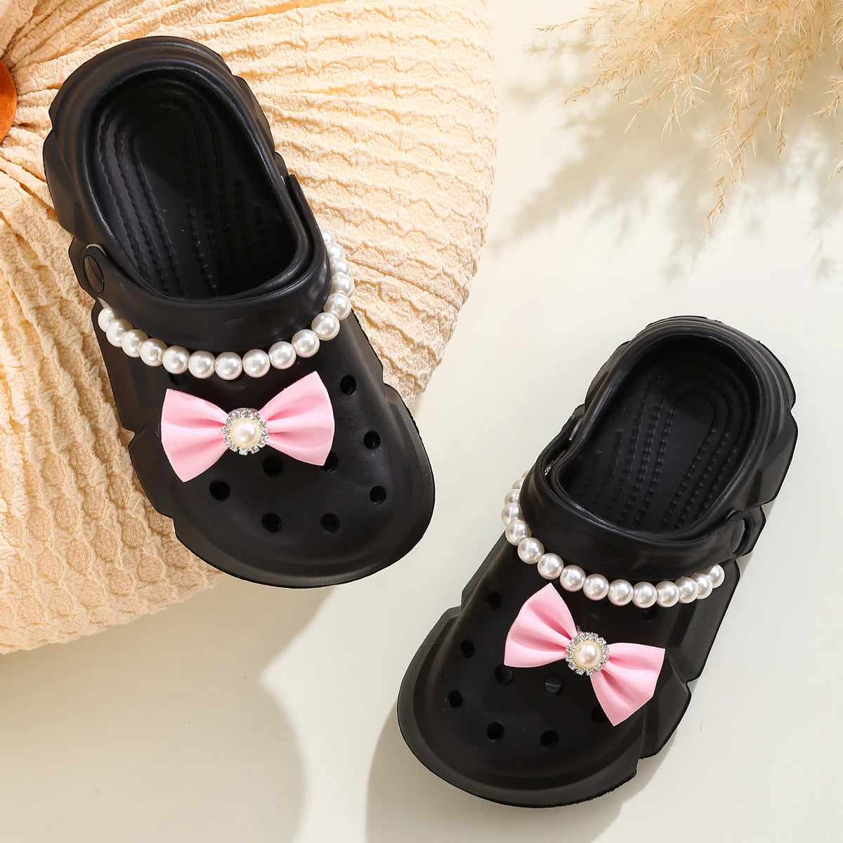 Mädchen-Clogs 2025: Atmungsaktive Schleife-Accessoires - Strand Garden Collection