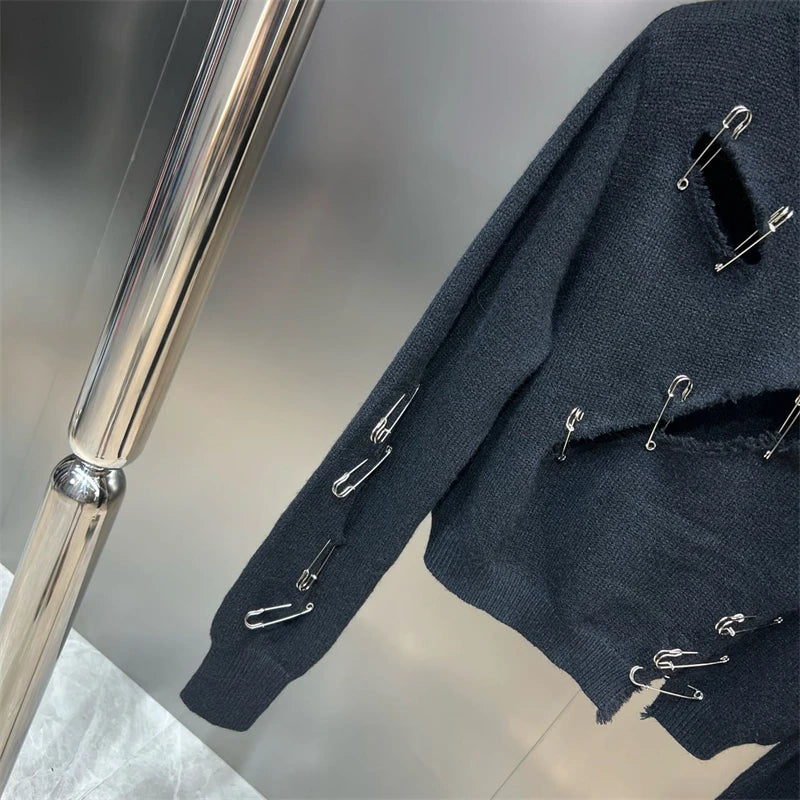 Mina Gothic O Hals Pullover - Lochmuster Größe M Langarm