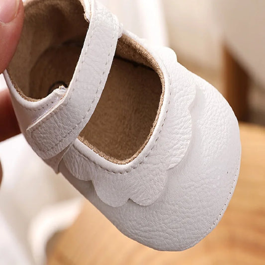 Baby Mädchen Schuhe 2025 - Fashion Einfarbig Leder Blume Prinzessin - Weiche Gummisohle Rutschfest Casual Erste Laufschuhe