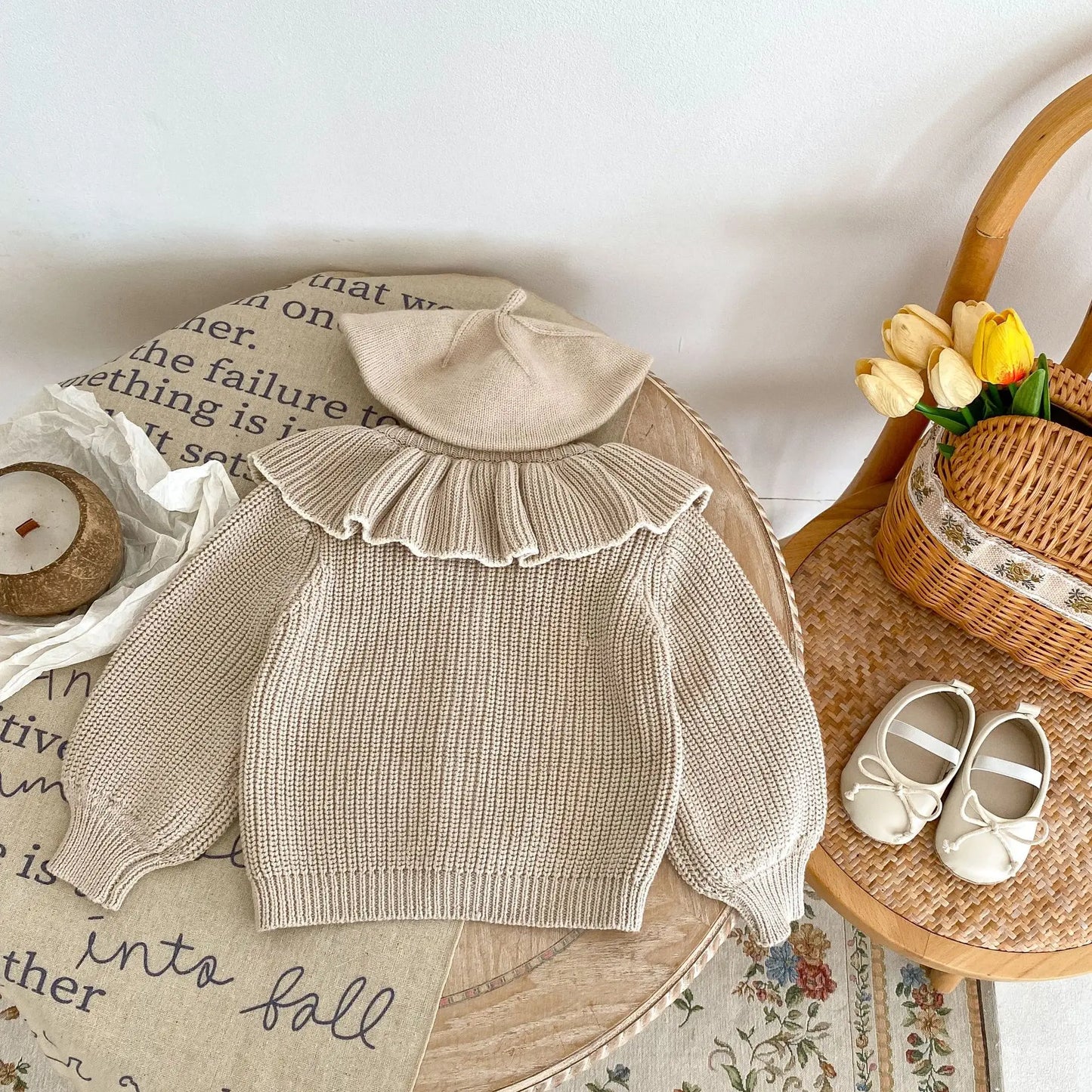 Charmant Strickjacke Lotuskragen - Größe 0-3J Rüschen