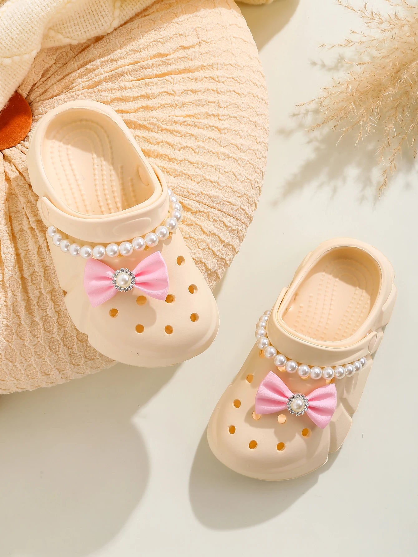 Mädchen-Clogs 2025: Atmungsaktive Schleife-Accessoires - Strand Garden Collection