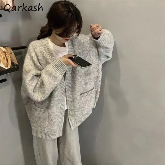 Qarkash Cardigan V-Ausschnitt Locker - Größe M, Farbe Grau