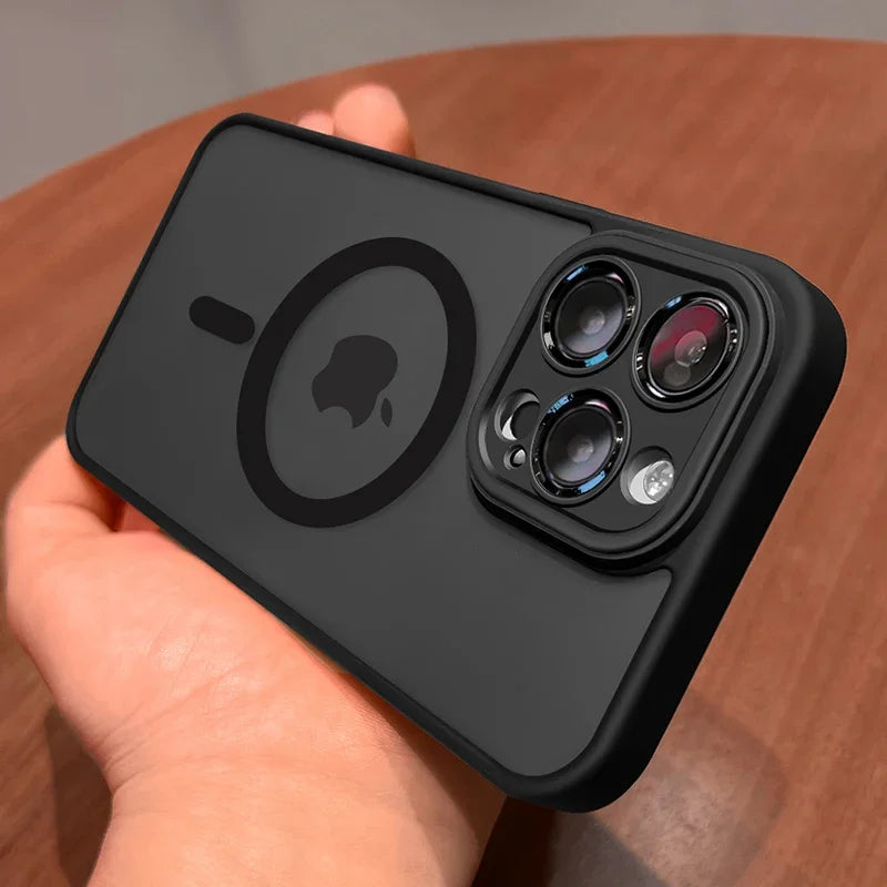 iPhone-Hülle 2025: Magnetic-Luxury Matte-Translucent - MagSafe Armor Collection