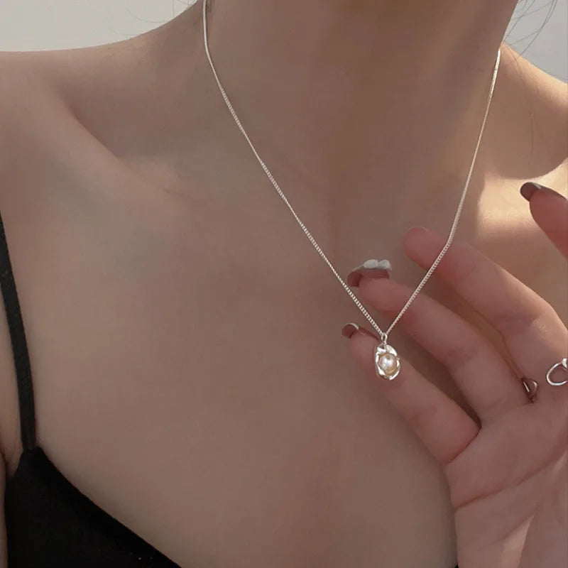 Silver Color Pearl Geometric Necklace Female Simple Design Niche Cold Wind Light Luxury Clavicle Chain Necklace Wholesale