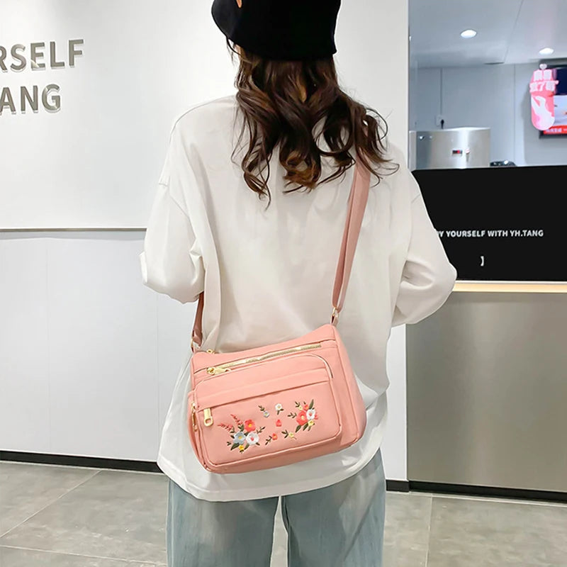 Umhängetasche 2025: Casual Crossbody Backpack Ladies - Oxford Cloth Fashion Embroidery Flower Travel Collection