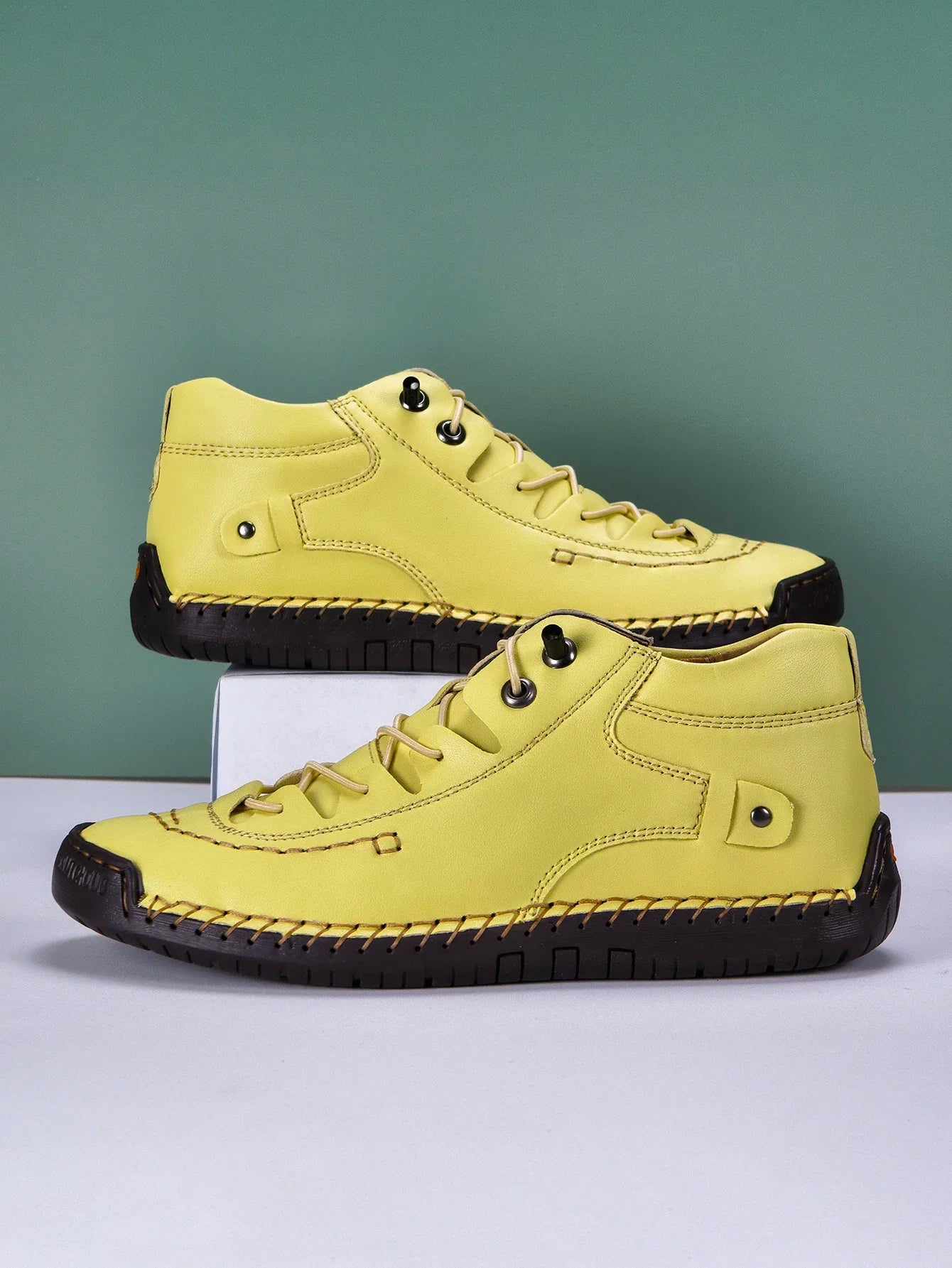 New Fashion Sneakers Women Hand-stitching Leather Casual Shoes Design Platform Loafers Breathable Flats Shoe Driving Plus Size