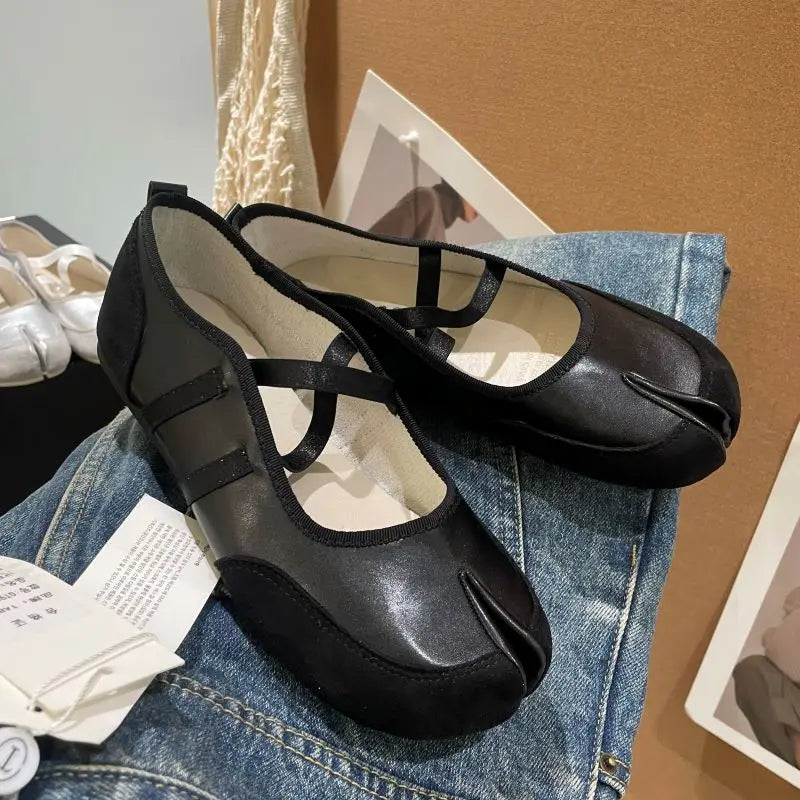 Black Silver Red Yellow Tabi Sneakers Balletcore Flats Women's Single Shoes Mary Jane Sneakers Luxury Designer Shoes for Women