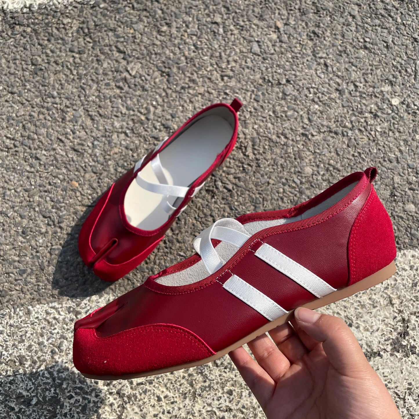 Black Silver Red Yellow Tabi Sneakers Balletcore Flats Women's Single Shoes Mary Jane Sneakers Luxury Designer Shoes for Women