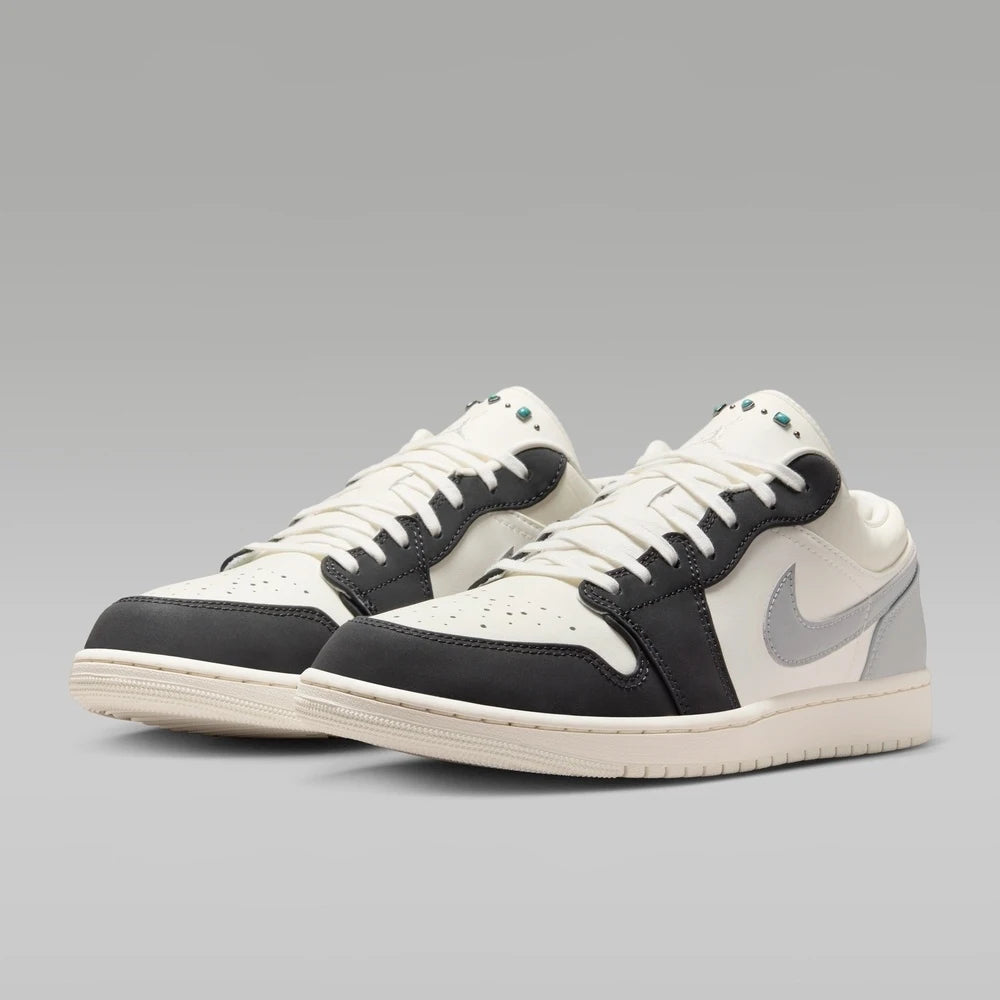 Nike IO2242-101 Jordan Zoom Air Cushioning - Mărimea EU 46.5 Talpă exterioară din cauciuc cu croială joasă