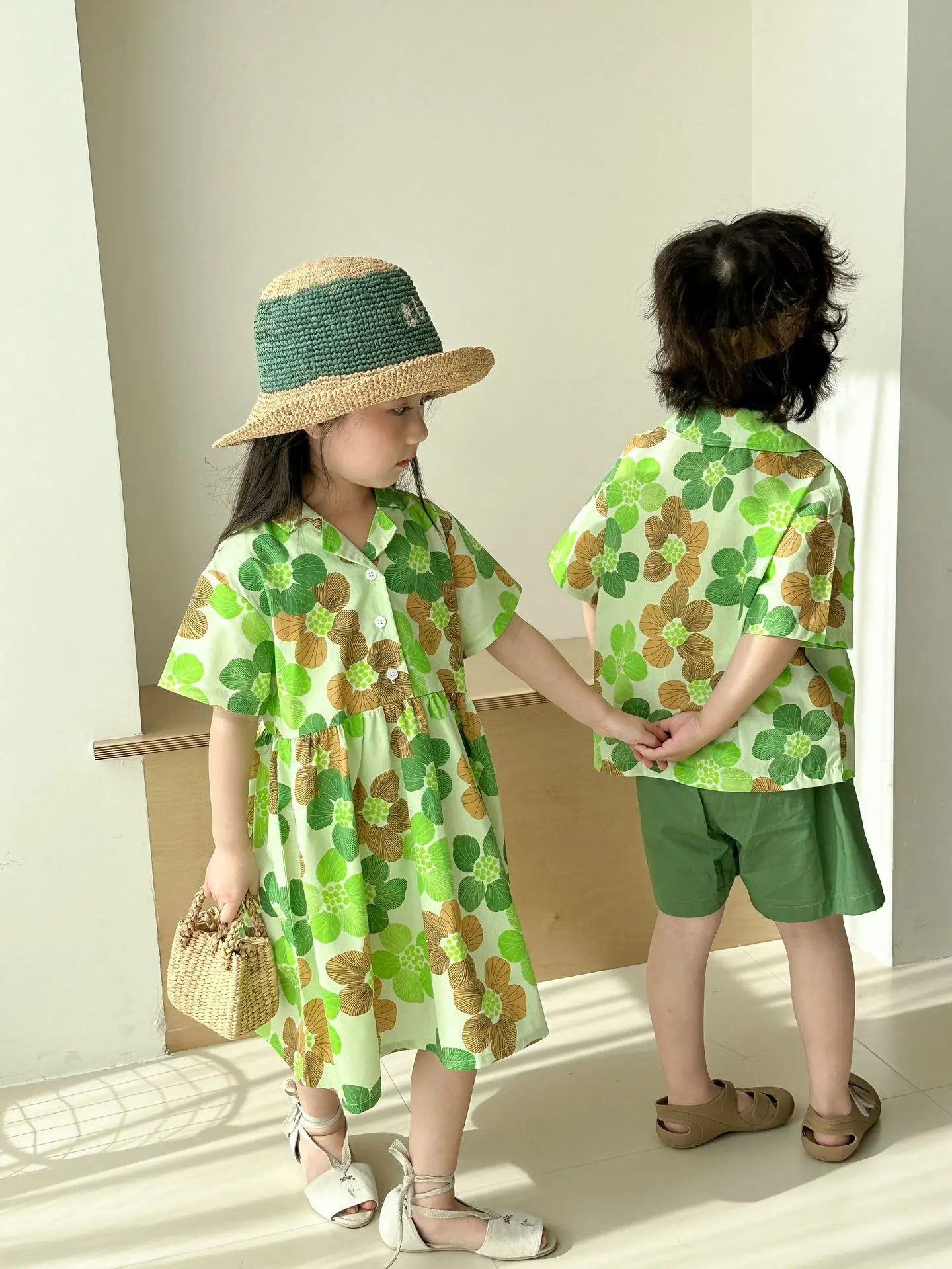 Kinder-Kleidungsset 2025 Sommer Neu Jungen Hemden Shorts 2-teilig Set Mädchen Blumenkleid Kinder Bruder Schwestern Outfits