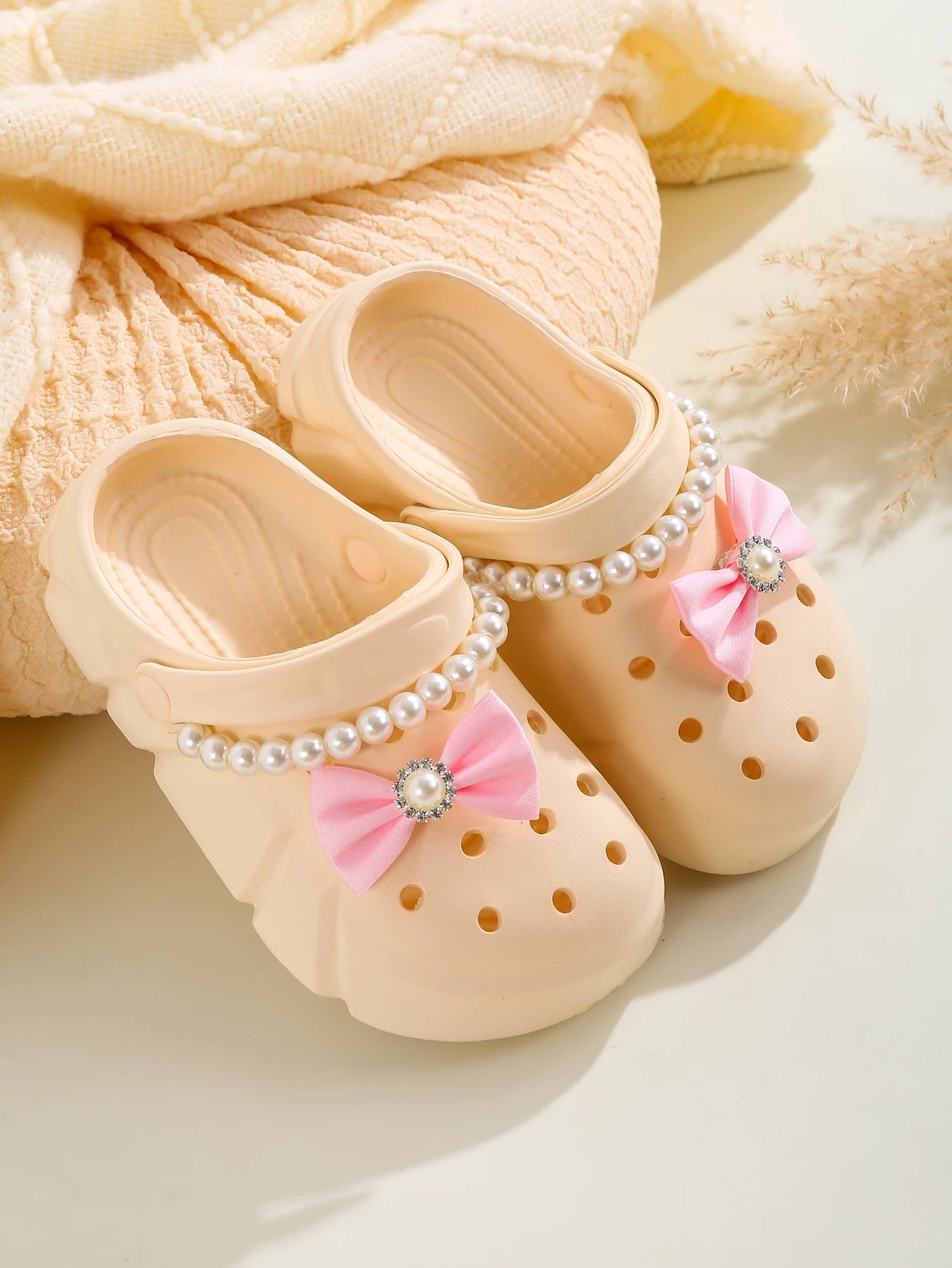 Mädchen-Clogs 2025: Atmungsaktive Schleife-Accessoires - Strand Garden Collection