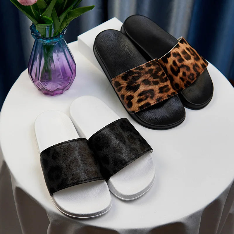 Damen-Pantoletten 2025: Women Flat Slipper Fashion Shower Pool Sandal Slippers Female Summer Beach Shoes Soft Lightweight Bath Slippers Slip on Slides Collection