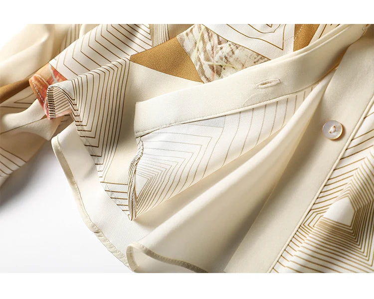 Elegant Style Ladies' Top for Day-to-day and Workplace Graceful Design Women's Blouse with Chic Print and Buttons