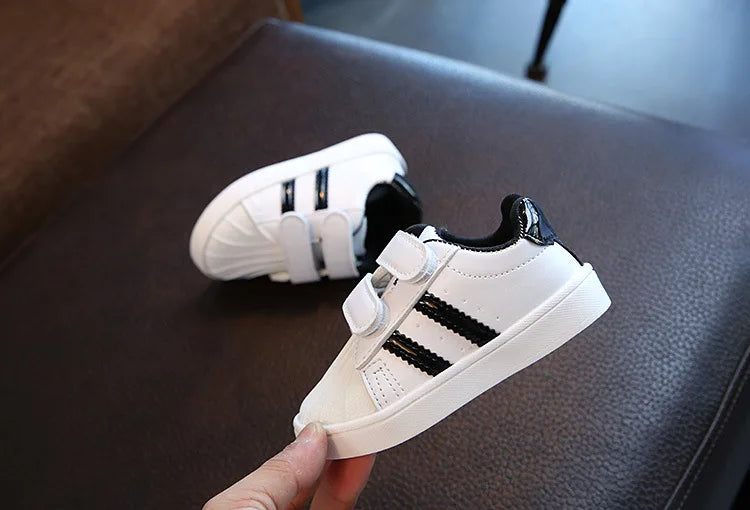 Baby Schuhe 2025 - Jungen Sneakers Mädchen Kleinkind Schuhe - PU Leder Flats Fashion Weiche Kinder Casual Schuhe