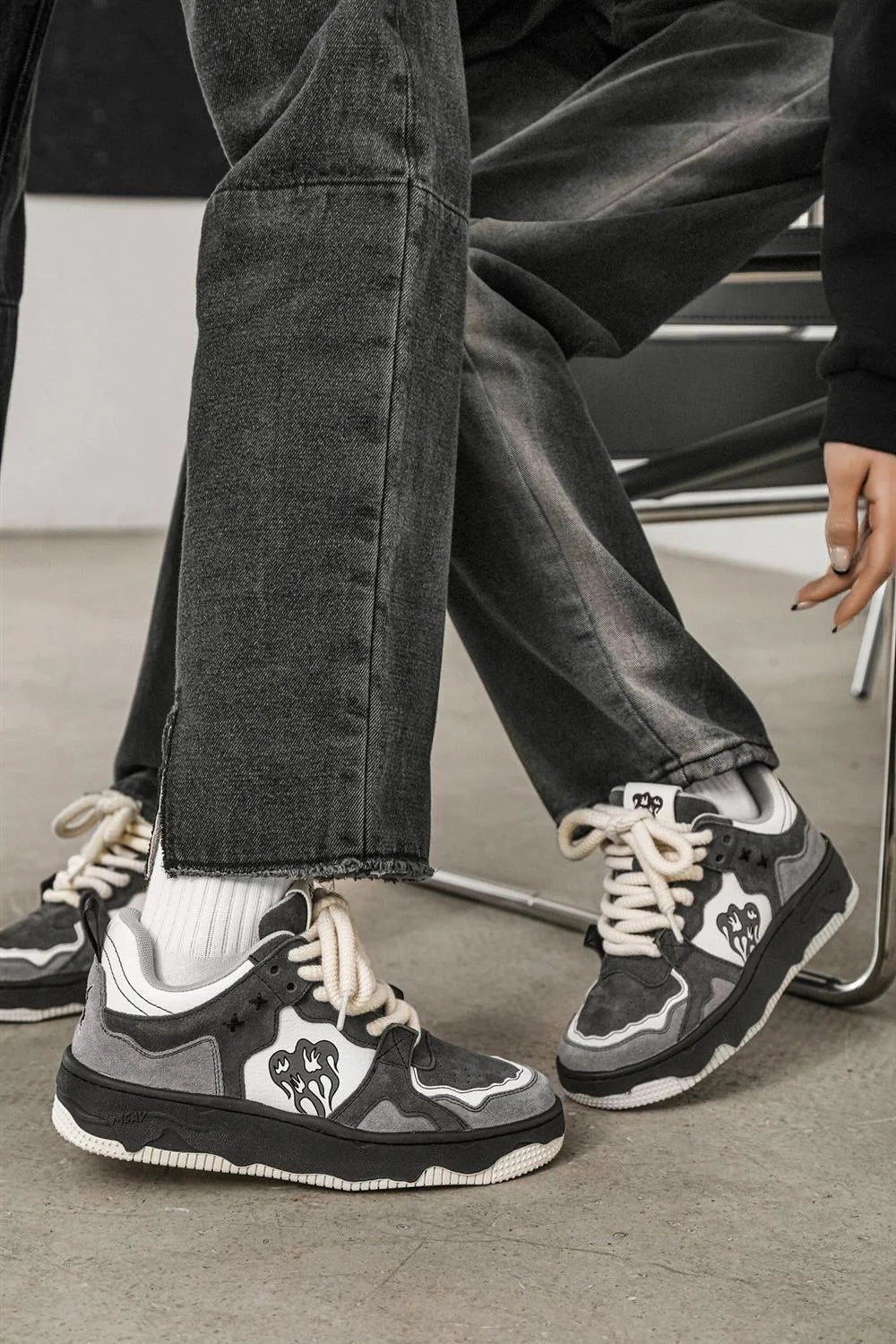 Women Sneakers Fahsion Design Flame Mixed Color Shoes Femme Sports Leisure Versatile Fashion Shoes Retro Trend Shoes Gray Tenis