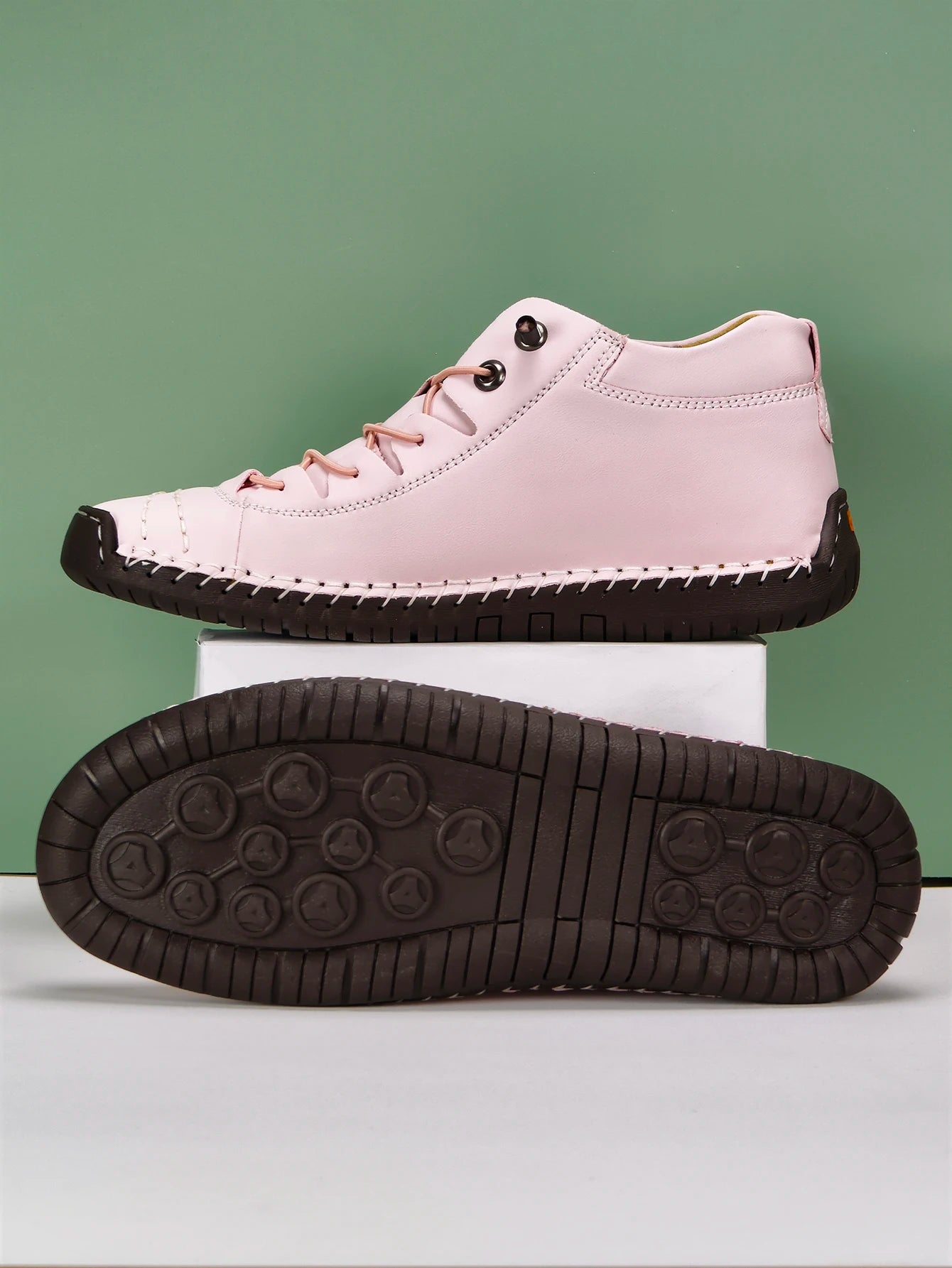 New Fashion Sneakers Women Hand-stitching Leather Casual Shoes Design Platform Loafers Breathable Flats Shoe Driving Plus Size