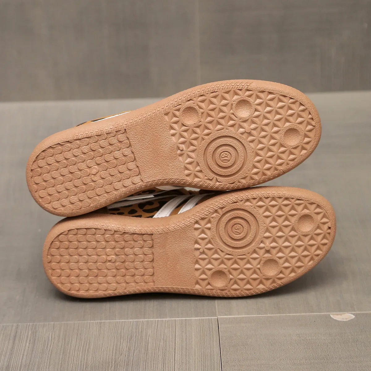 Women Sneakers 2025 Spring New Luxury Flat Loafers Comfortable Slip on Soft Female Sneakers Lightweight Outdoor Shoes for Women