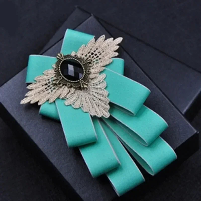 Set de nuntă 2025: Noua modă britanică pentru bărbați, performanță de nuntă pentru mire - Set de accesorii pentru bărbați cu papion, guler floral și buzunar, pentru petrecere de nuntă