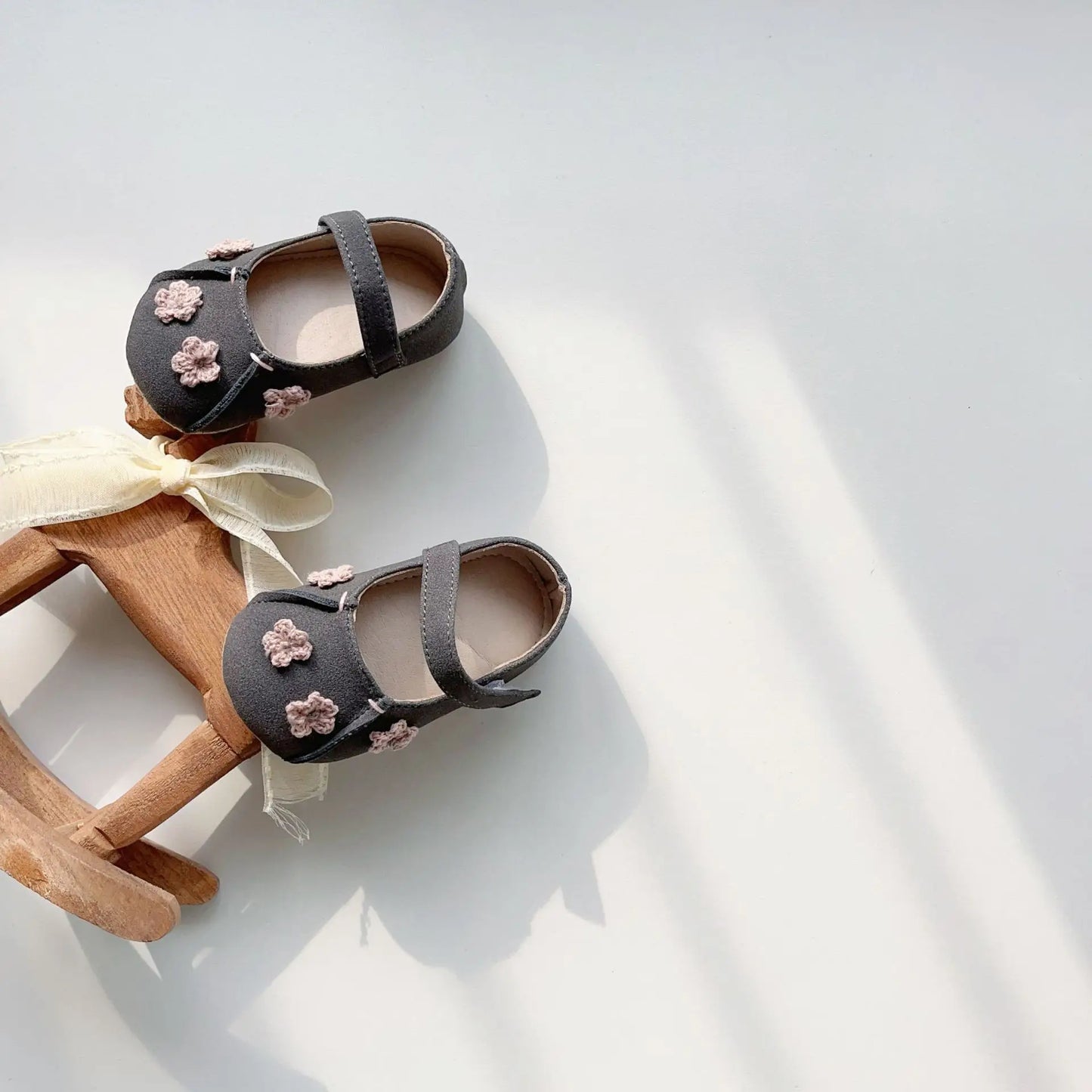 Mädchen Schuhe 2025 - Frühling Baby Prinzessin Koreanische Edition Blumen - Elastik Band Weiche Sohle Sneakers 1-3J