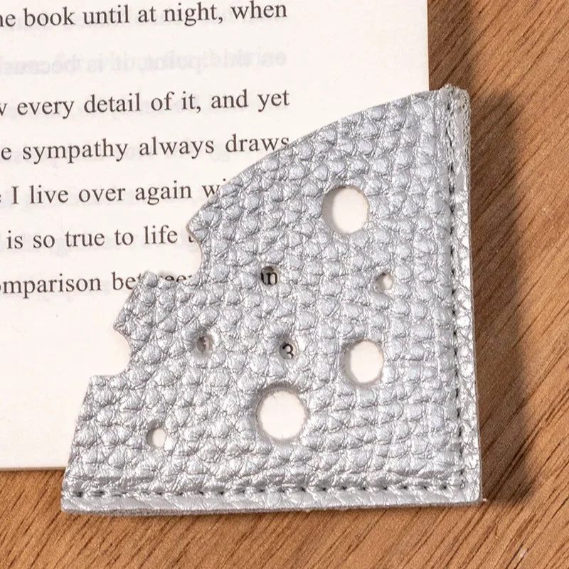 Lesezeichen 2025 - Käse Design PU Leder Bookmark Eckenschutz Schule Kreativ
