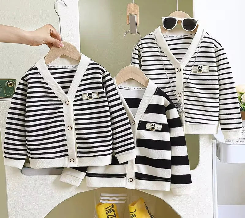 XJYIYUANLCCN Gestreifte Strickjacke - Größe 1-10 Jahre, Weiche Wolle, V-Ausschnitt