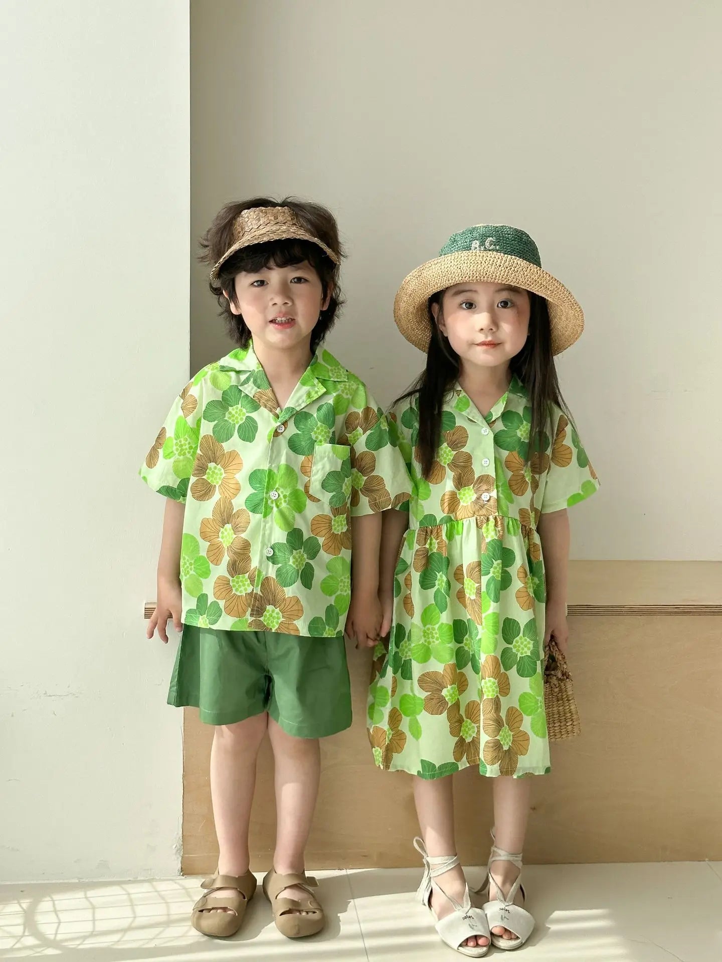 Kinder-Kleidungsset 2025 Sommer Neu Jungen Hemden Shorts 2-teilig Set Mädchen Blumenkleid Kinder Bruder Schwestern Outfits