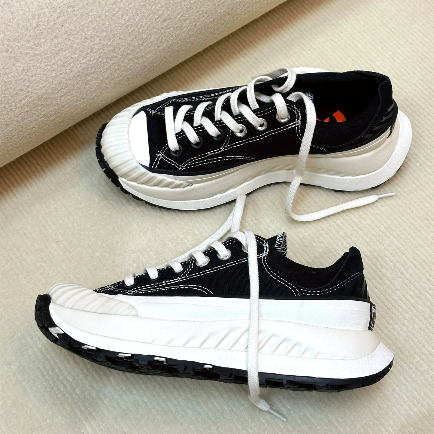 Converse Chuck 70 AT-CX Unisex Stilvolle Low-Top Canvas Sneaker - Größe, Obermaterial, Sohle