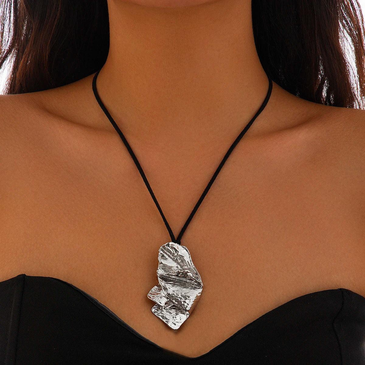 Salircon Irregular Pleated Metal Pendant Necklace for Women Charm Classic Black Velvet Rope Chain Necklace Female Party Jewelry