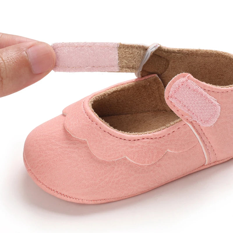 Baby Mädchen Schuhe 2025 - Fashion Einfarbig Leder Blume Prinzessin - Weiche Gummisohle Rutschfest Casual Erste Laufschuhe