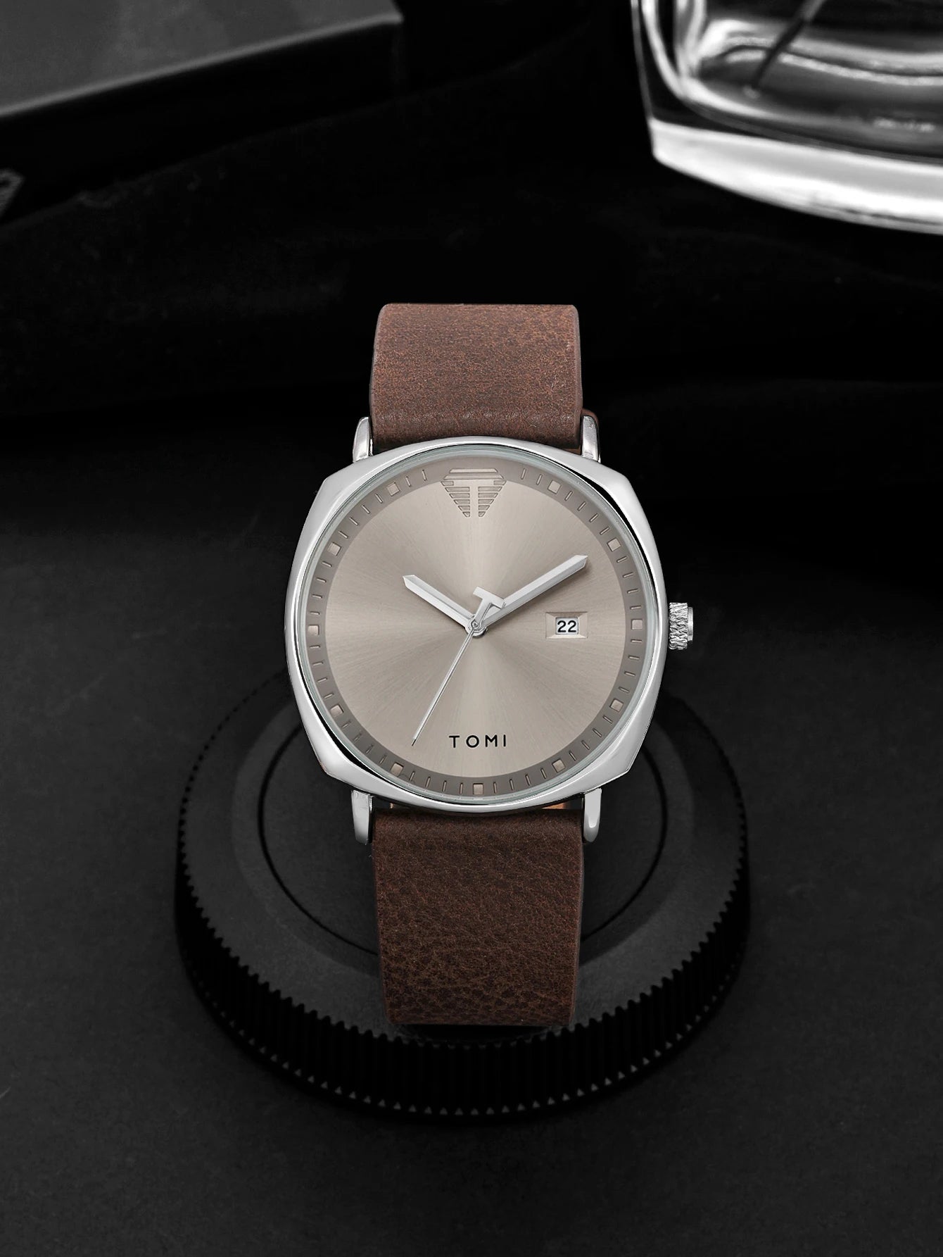 TOMI Men's Watch Minimalist Fashion Sports Watch Calendar Leather Casual Quartz Watch