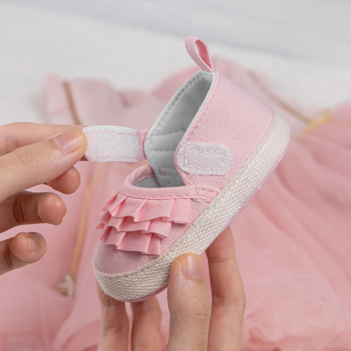 KIDSUN Schöne Spitze Baby Mädchen Schuhe 2025 - Frühling Herbst Baumwolle Sohle Rutschfest - Kleinkind Erste Laufschuhe Krippe Prinzessin Hochzeit