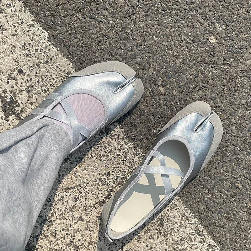 Black Silver Red Yellow Tabi Sneakers Balletcore Flats Women's Single Shoes Mary Jane Sneakers Luxury Designer Shoes for Women