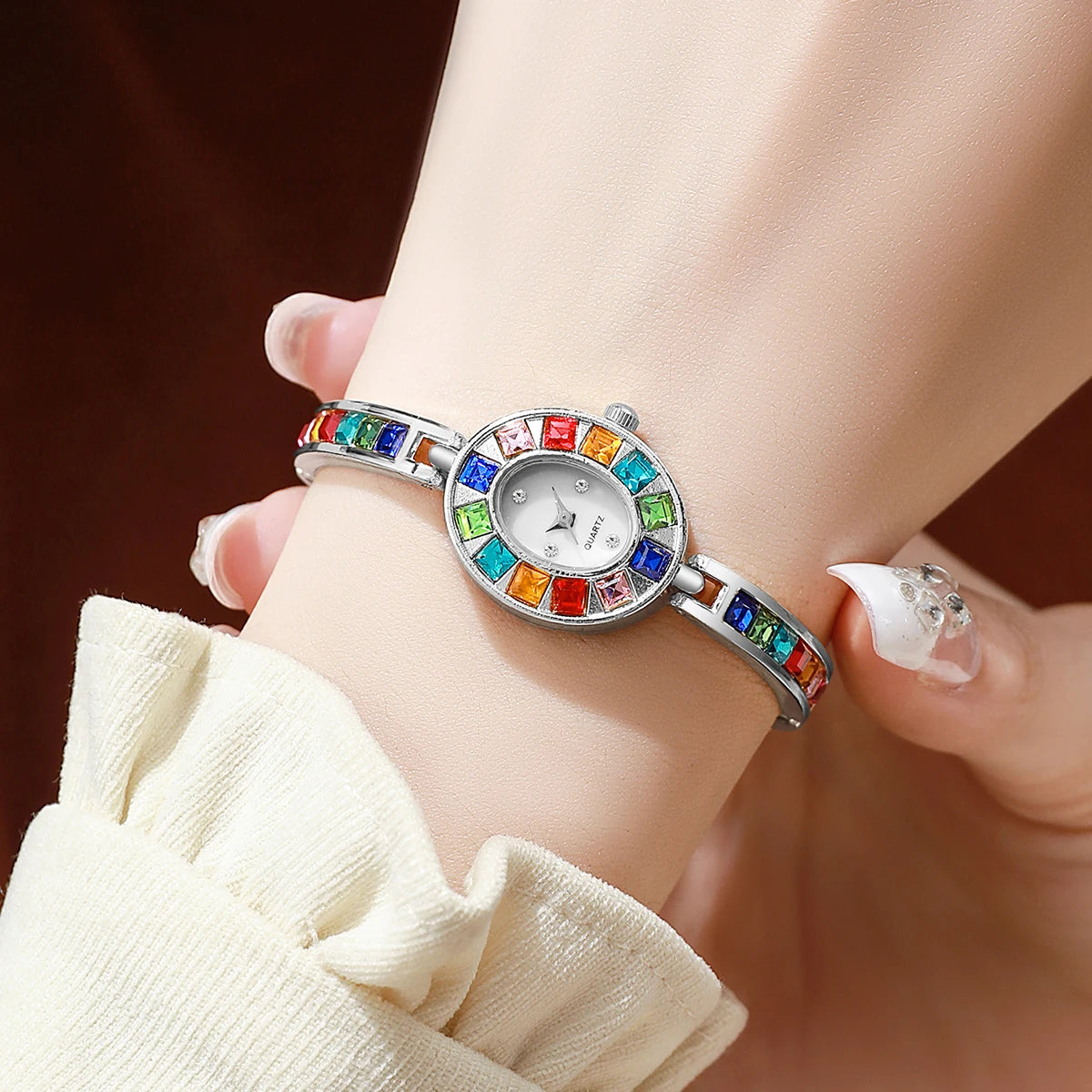 Damen-Uhr 2025: Luxury-Rhinestone Fashion-Bracelet - Girls Clock Collection
