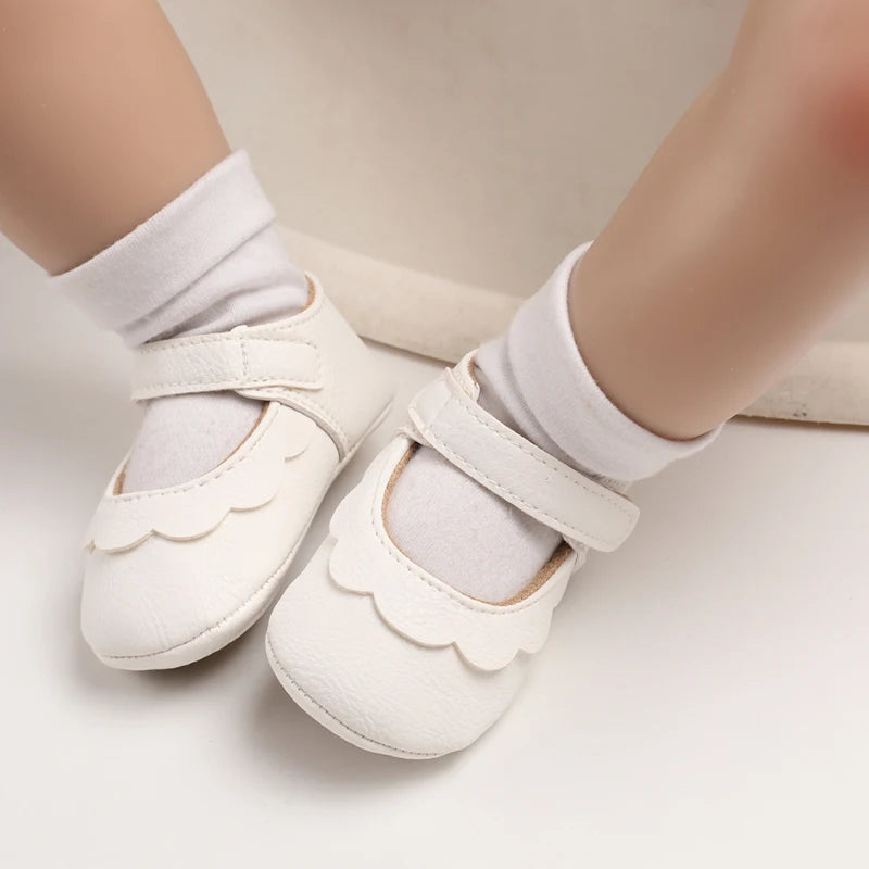 Baby Mädchen Schuhe 2025 - Fashion Einfarbig Leder Blume Prinzessin - Weiche Gummisohle Rutschfest Casual Erste Laufschuhe