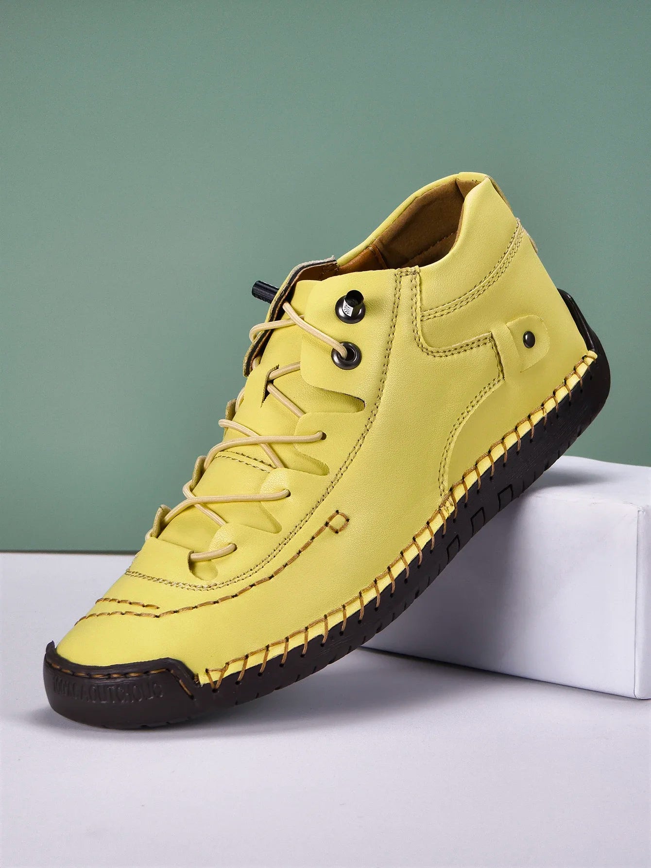 New Fashion Sneakers Women Hand-stitching Leather Casual Shoes Design Platform Loafers Breathable Flats Shoe Driving Plus Size