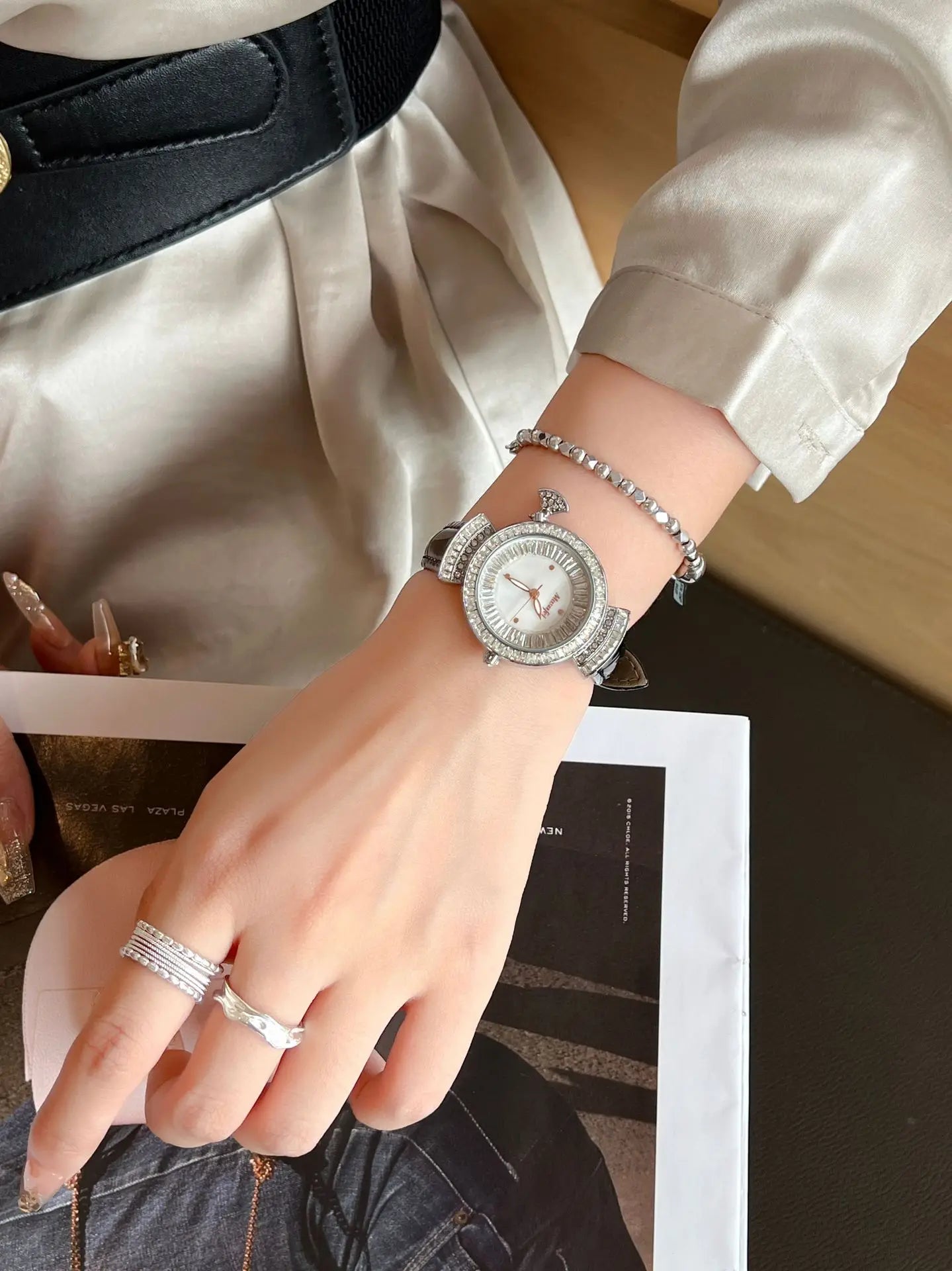 Unique Full Diamonds Shaped Watches Women Rhinestone Luxury Fashion Brand Ladies Watch Diamond Bracelet AAA Wrist Watch Reloj