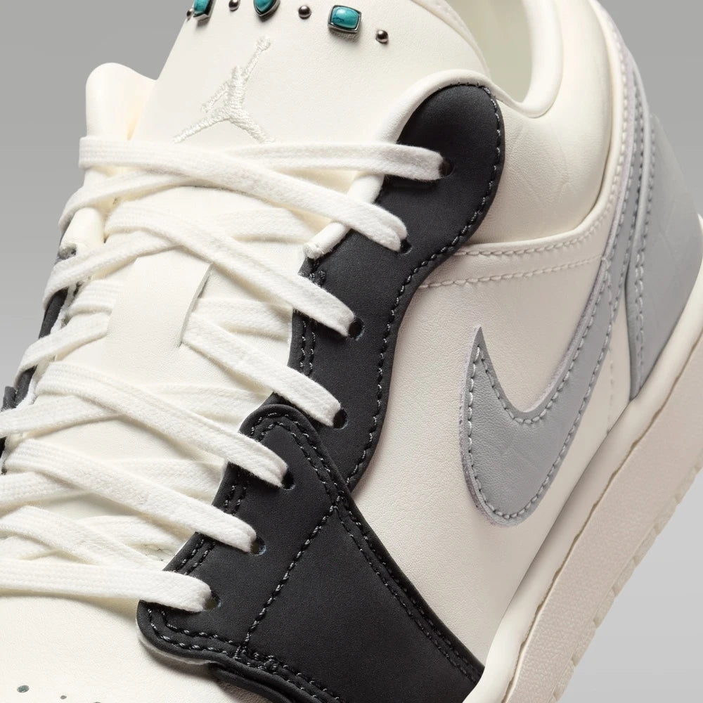 Nike IO2242-101 Jordan Zoom Air Cushioning - Mărimea EU 46.5 Talpă exterioară din cauciuc cu croială joasă