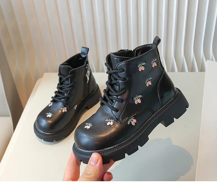Luna Cherry Kurzstiefel Stickerei - Größe 24-37 Softsohle