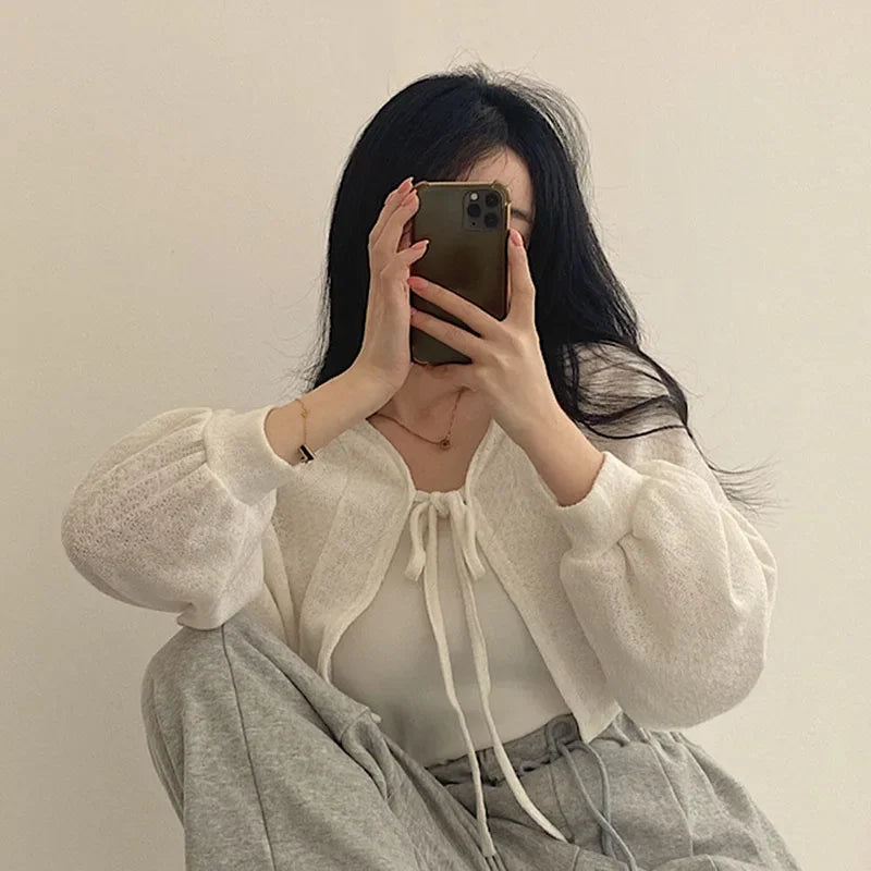 Fipyjip Weiße Sommerstrickjacke Sommerleichtes Knitwear - Regular Fit, Laternenärmel, Leichtes Gewebe