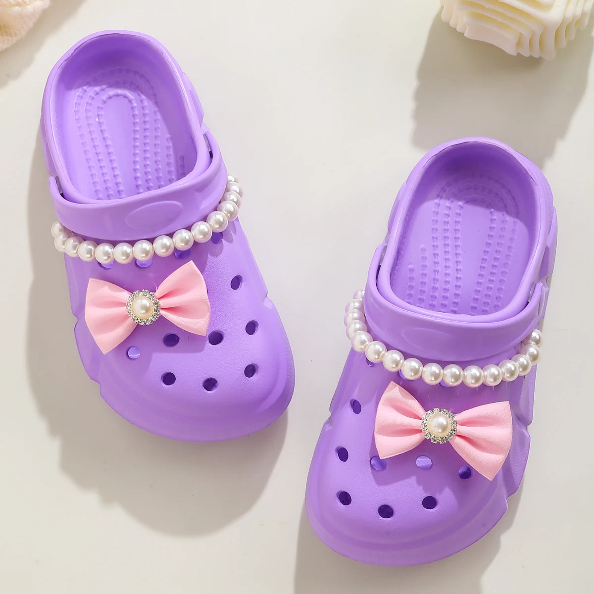 Mädchen-Clogs 2025: Atmungsaktive Schleife-Accessoires - Strand Garden Collection