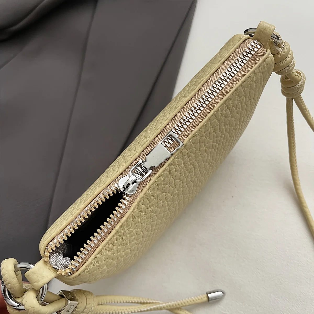 Ladies' Crossbody Bag Is Fashionable, Versatile, Solid Color, Exquisite Design, Daily Commuting, Casual Shoulder Bag