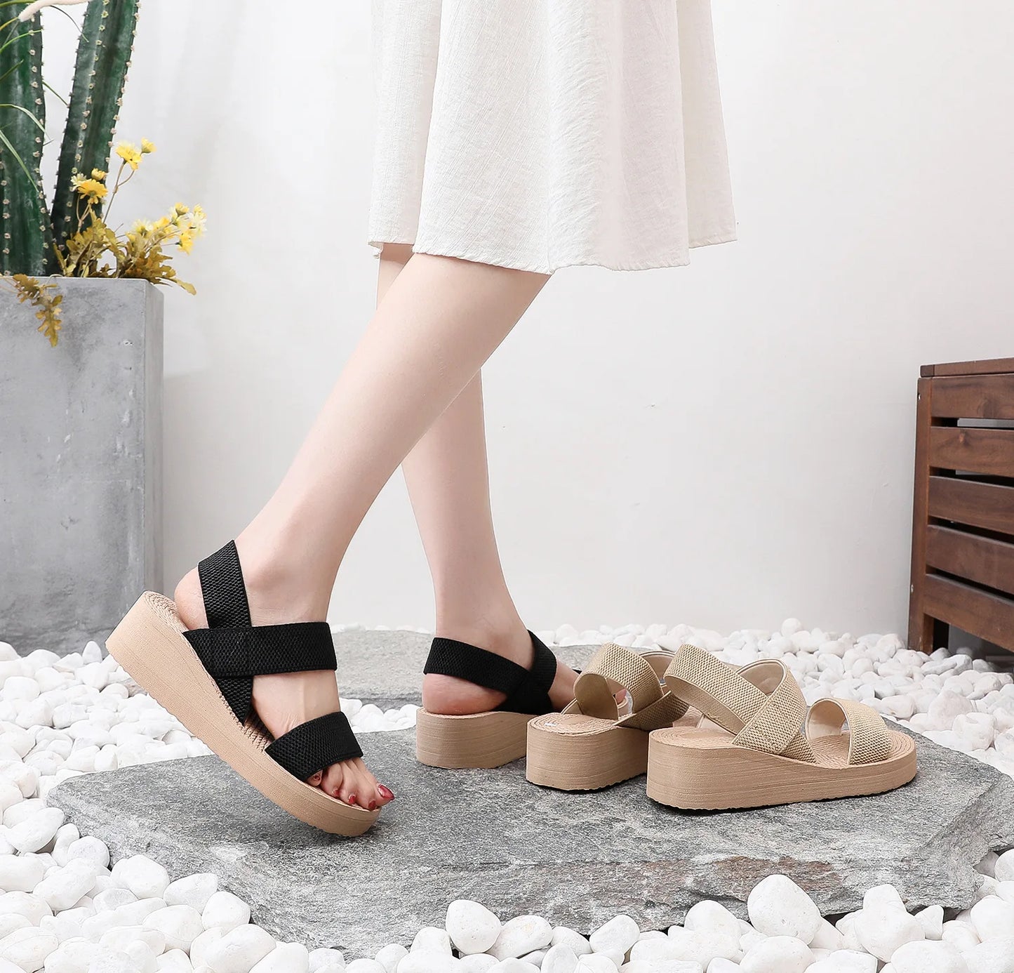 Neue minimalistische Slingback-Wedgesandalen Outdoor-Sommer-Leichtgewicht-Slides-Einheitsfarbe-Dicker-Boden-Damen-Schuhe-Frauen-Sandalen