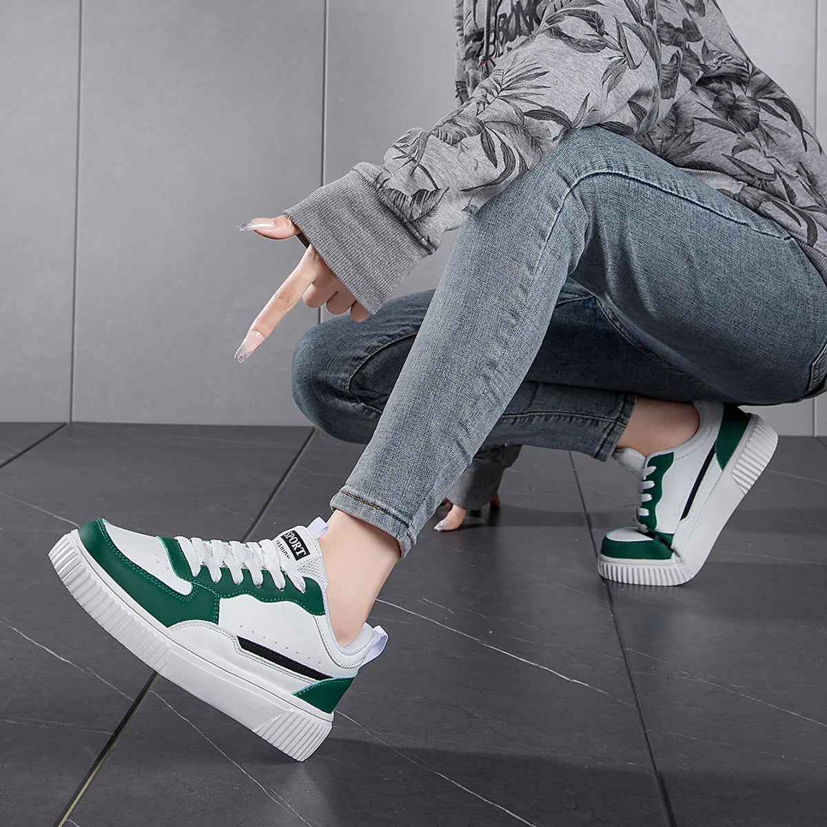 Women Shoes Skateboarding Shoes For Men Fashion Sneakers Lightweight White Black Sports Running Outdoor Casual Shoes