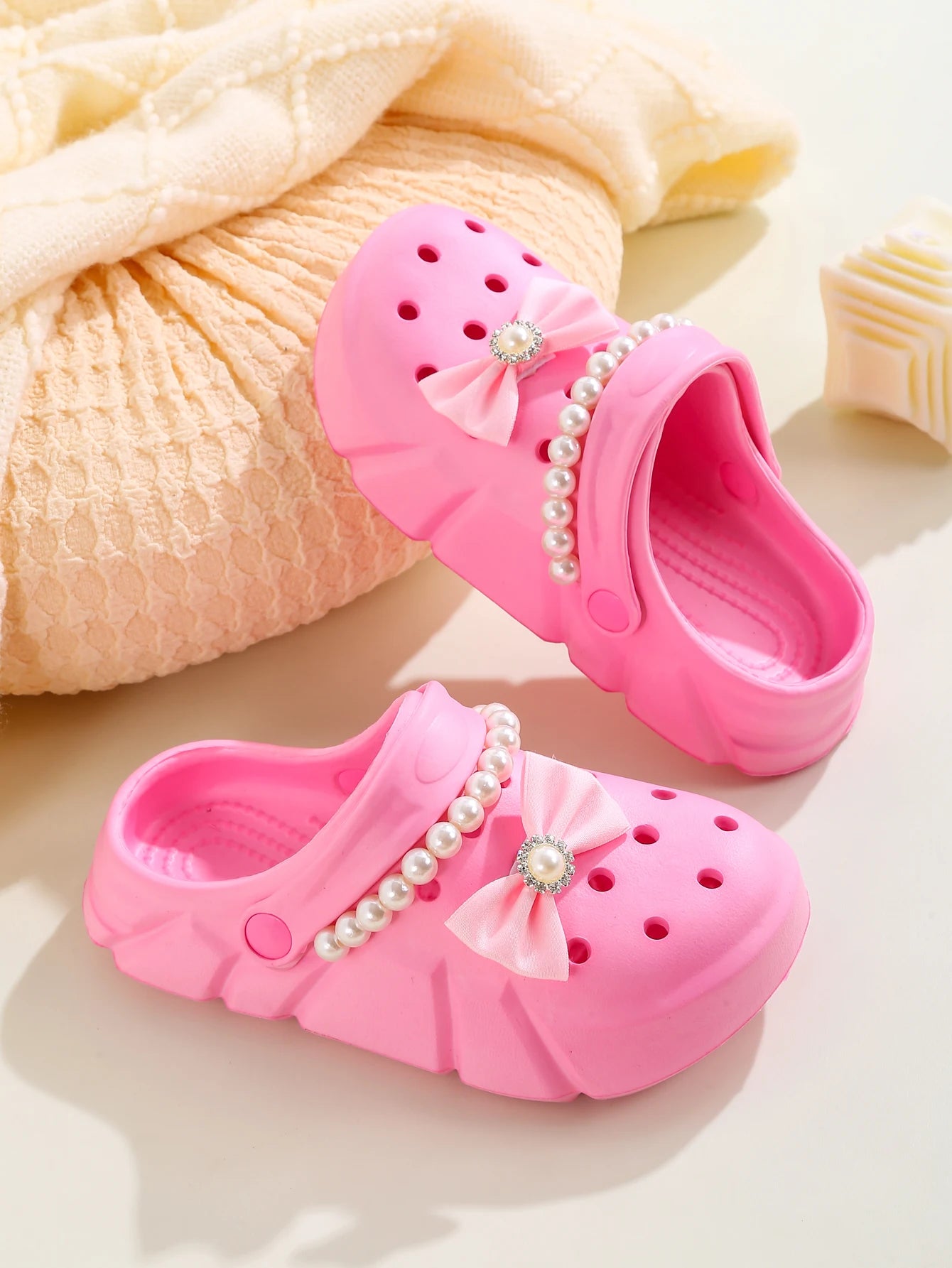 Mädchen-Clogs 2025: Atmungsaktive Schleife-Accessoires - Strand Garden Collection