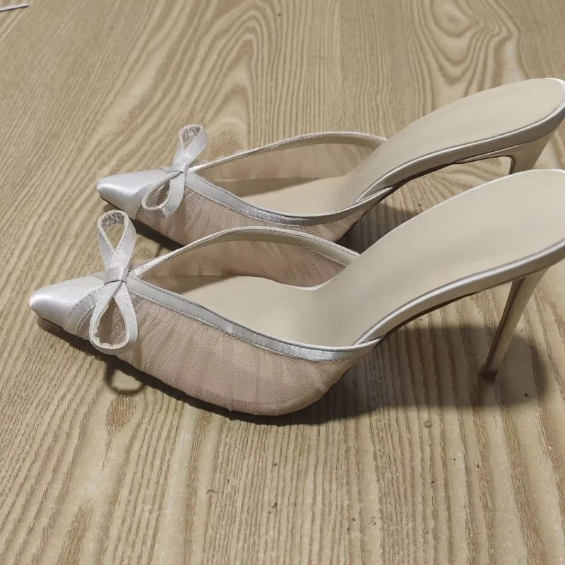Weiße Schleife Sandalen 2025 - Elegante Pantoletten Stilettos - Slip-On Dünne Hohe Schuhe Damen Offene Zehen Hochzeit